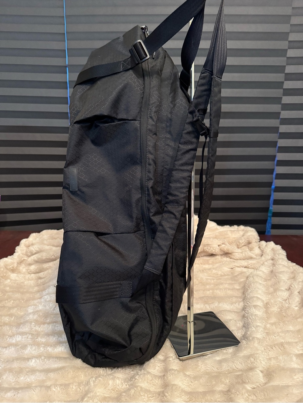 Athleta Flow Freely Convertible Yoga Mat Bag Black Backpack Crossbody Tote